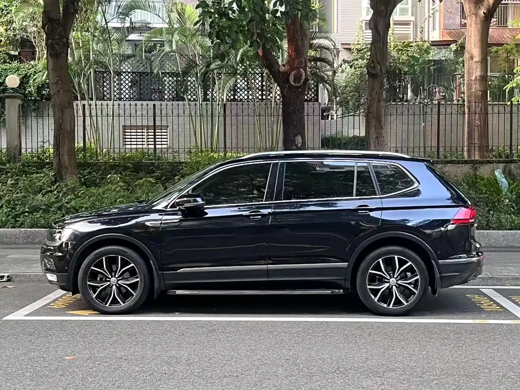 Volkswagen Tiguan L — фото 15