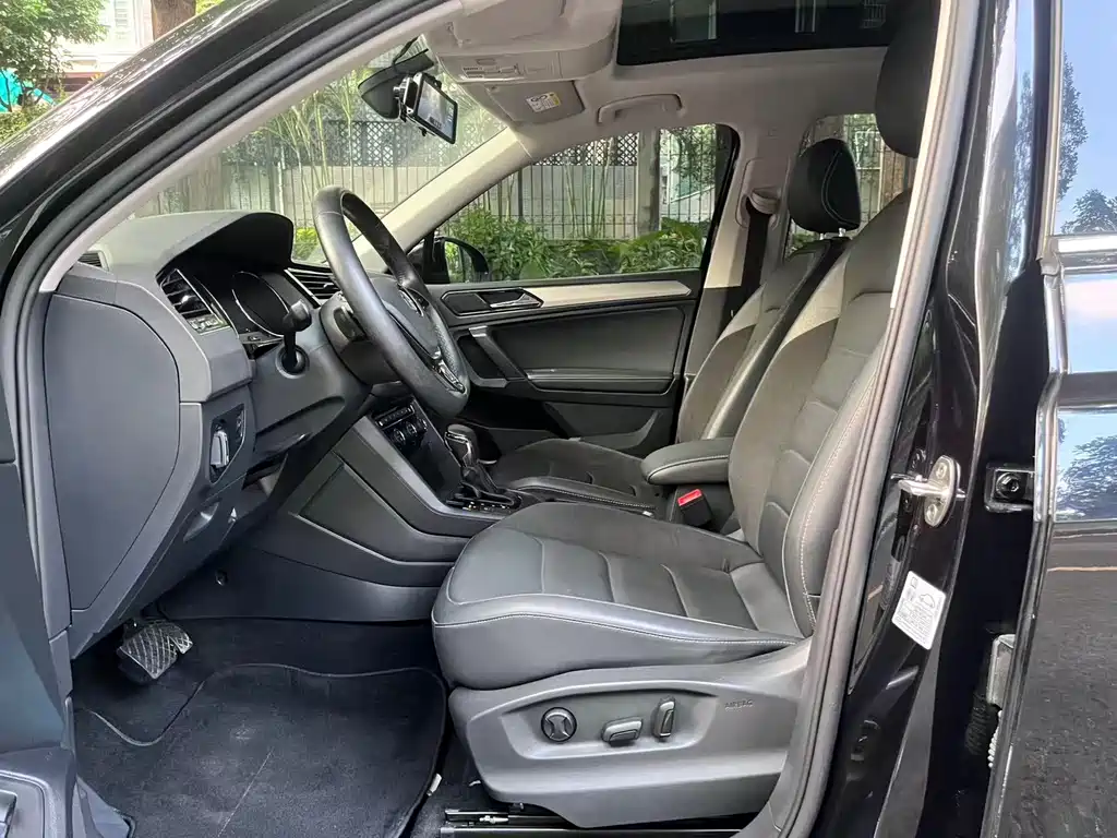 Volkswagen Tiguan L — фото 3