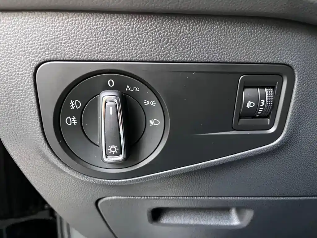 Volkswagen Tiguan L — фото 6