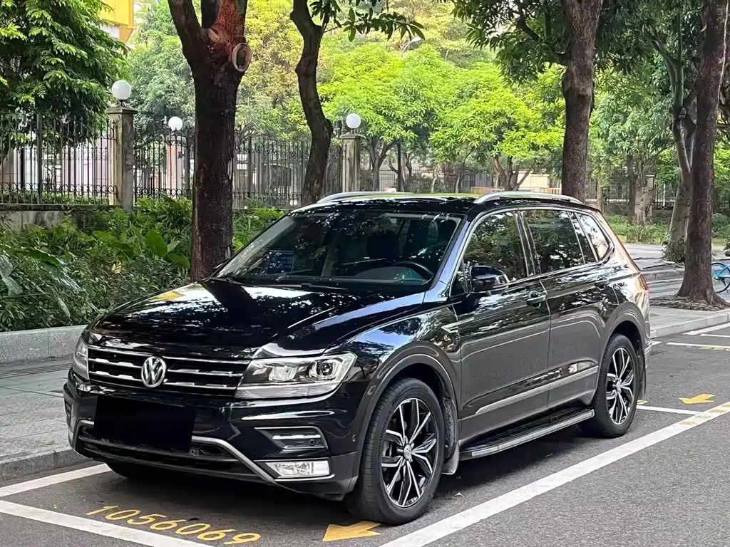 Volkswagen Tiguan L — фото 1