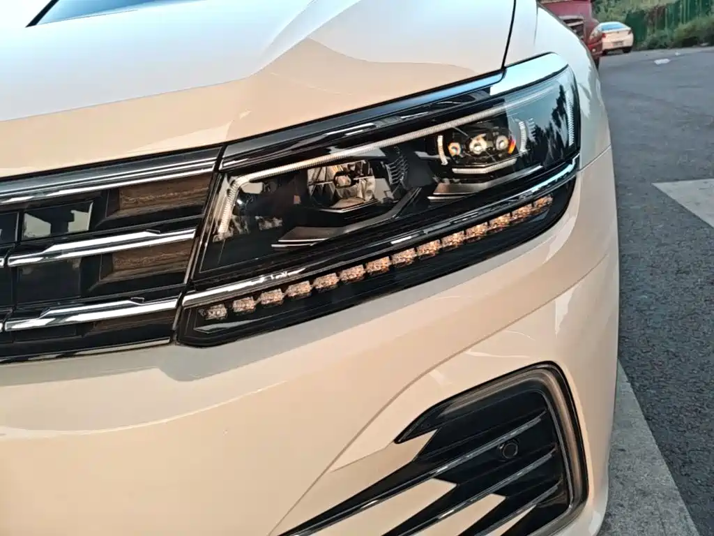 Volkswagen Tiguan L PHEV — фото 23