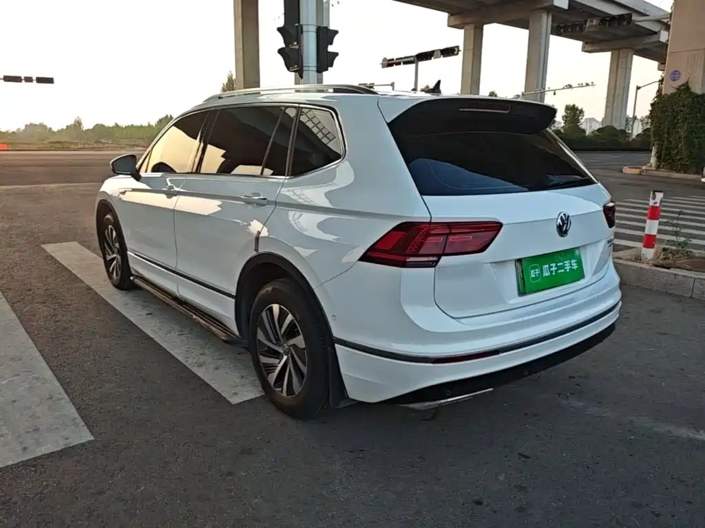 Volkswagen Tiguan L PHEV — фото 4