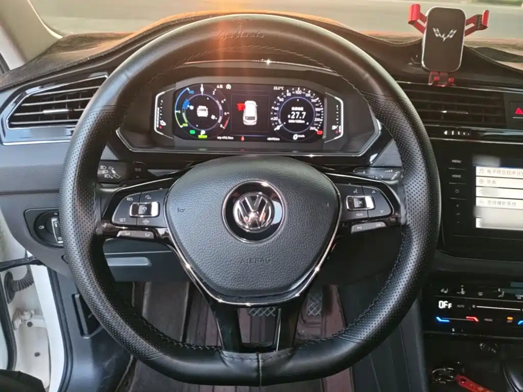 Volkswagen Tiguan L PHEV — фото 10