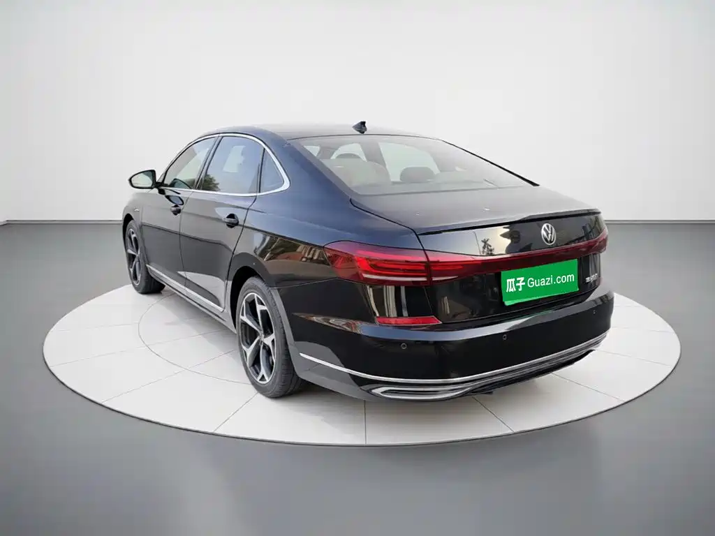 Volkswagen Passat — фото 24