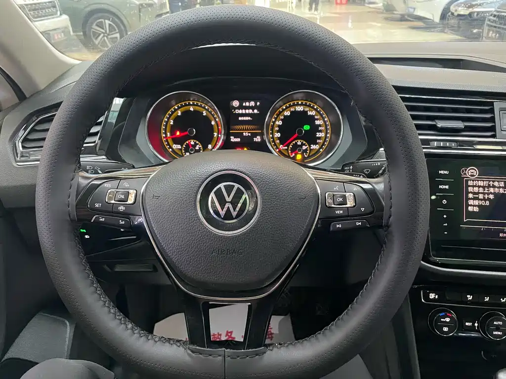 Volkswagen Tiguan L — фото 18