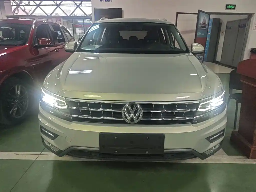 Volkswagen Tiguan L — фото 2