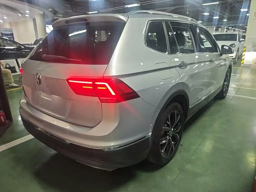 Volkswagen Tiguan L — фото 6