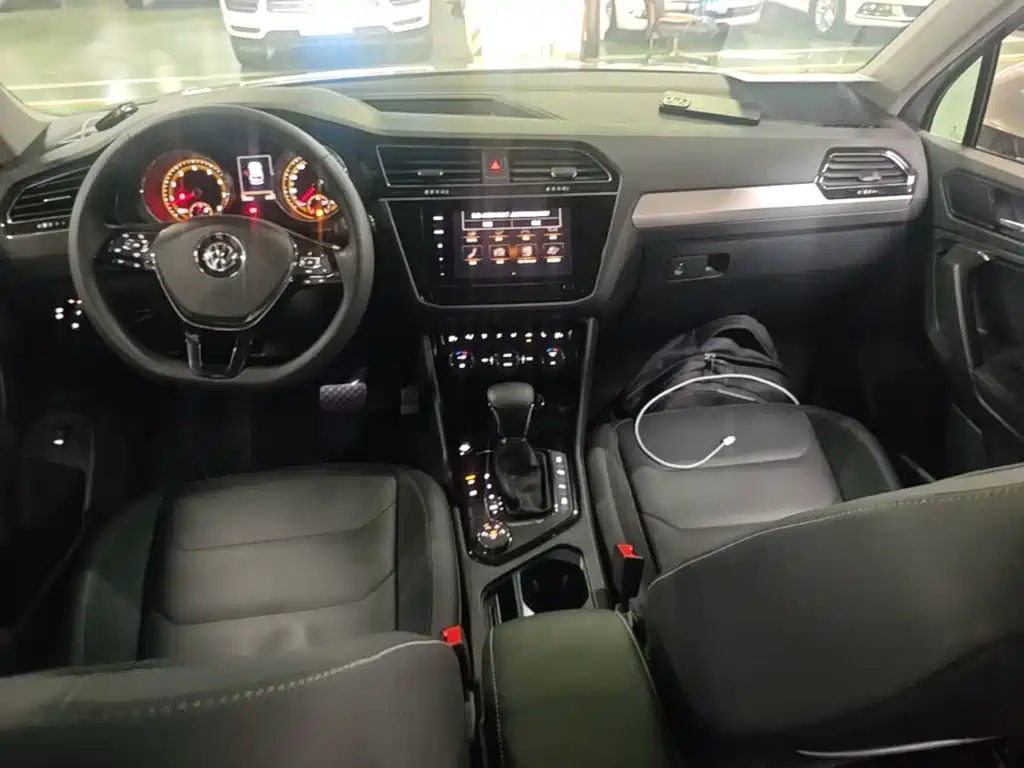 Volkswagen Tiguan L — фото 9
