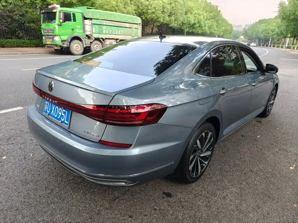Volkswagen Passat — фото 12