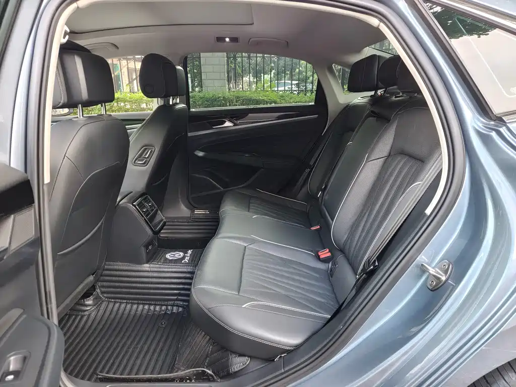 Volkswagen Passat — фото 7