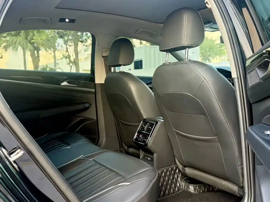 Volkswagen Passat — фото 8