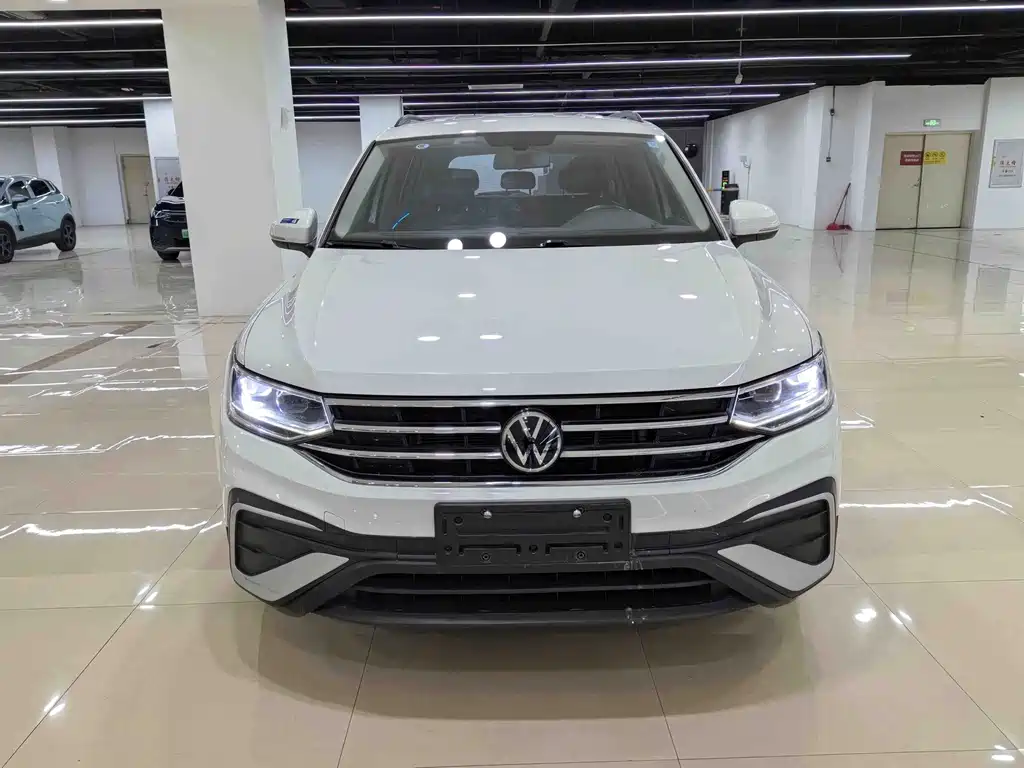 Volkswagen Tiguan L — фото 3
