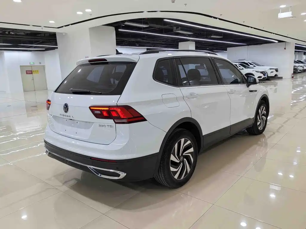 Volkswagen Tiguan L — фото 6