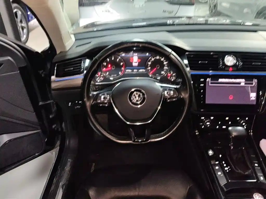 Volkswagen Phideon — фото 10