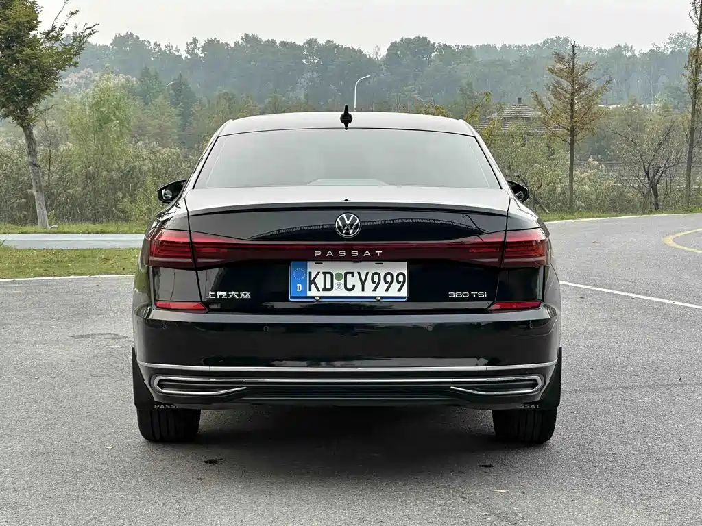 Volkswagen Passat — фото 14