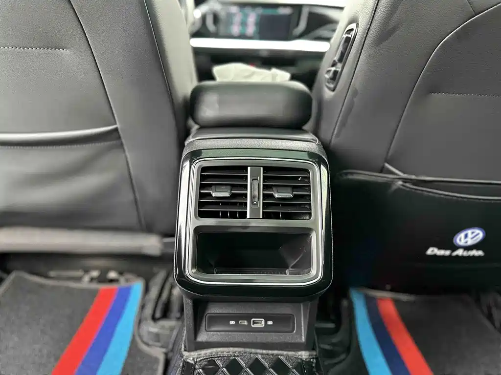 Volkswagen Passat — фото 17