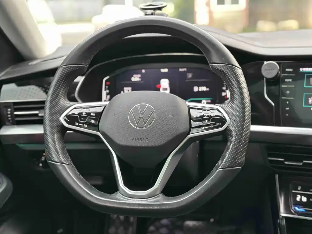 Volkswagen Passat — фото 21