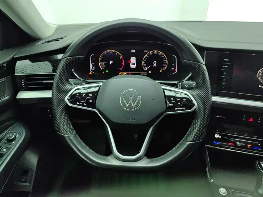 Volkswagen Passat — фото 15