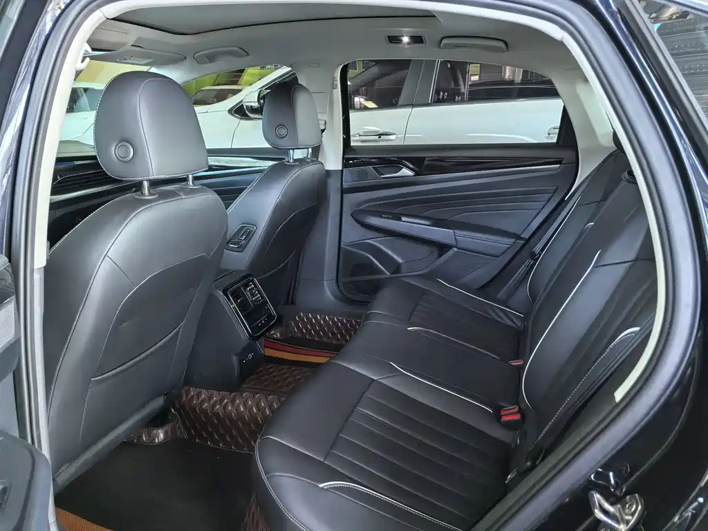 Volkswagen Passat — фото 9