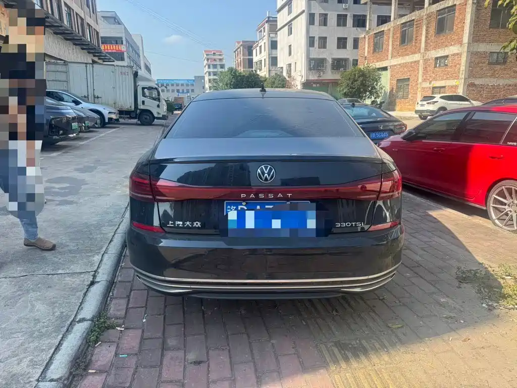 Volkswagen Passat — фото 8