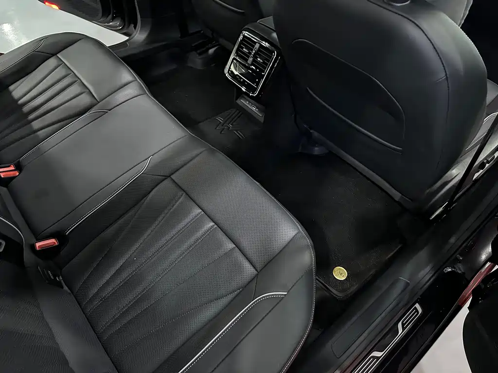 Volkswagen Passat — фото 13