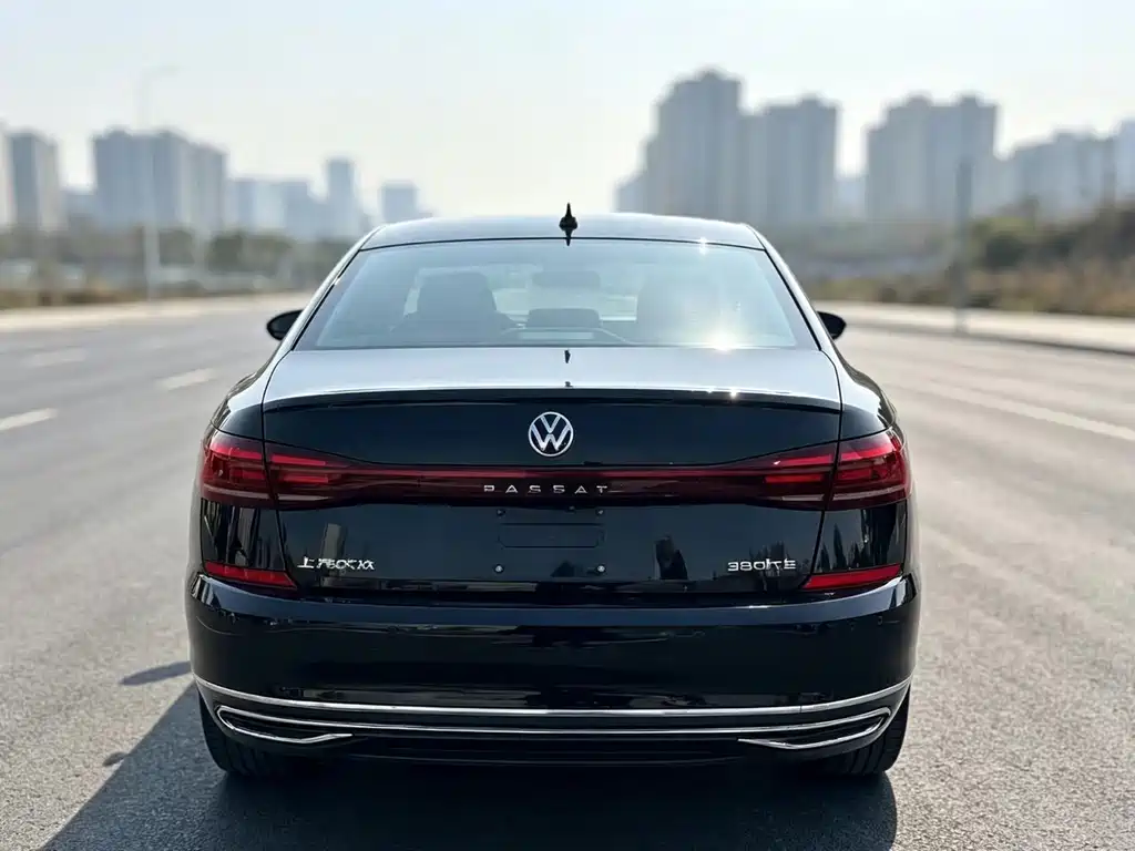 Volkswagen Passat — фото 15