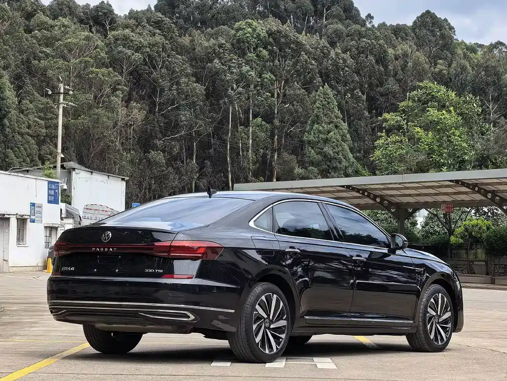 Volkswagen Passat — фото 7