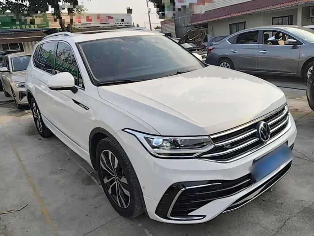 Volkswagen Tiguan L — фото 3