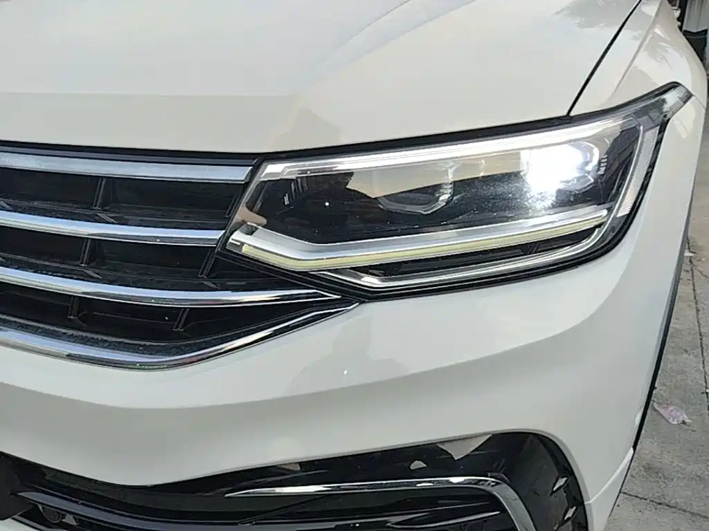 Volkswagen Tiguan L — фото 23