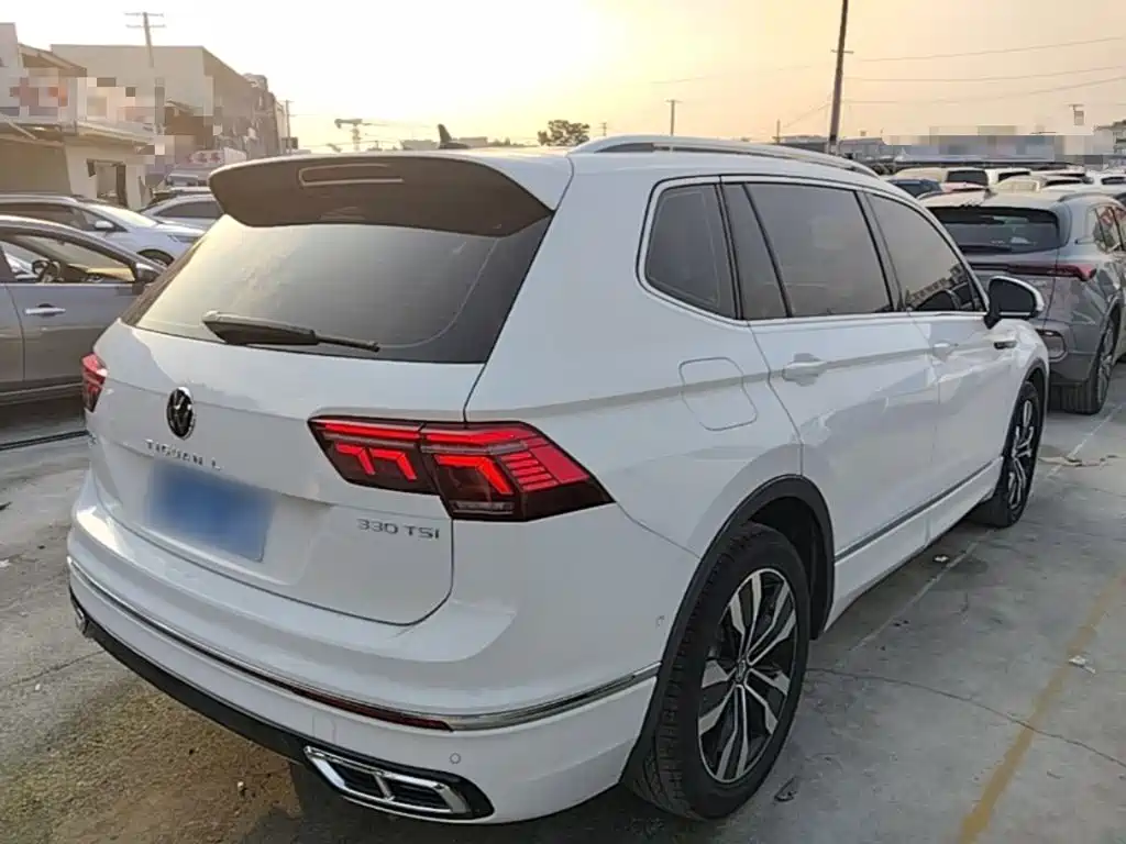 Volkswagen Tiguan L — фото 6