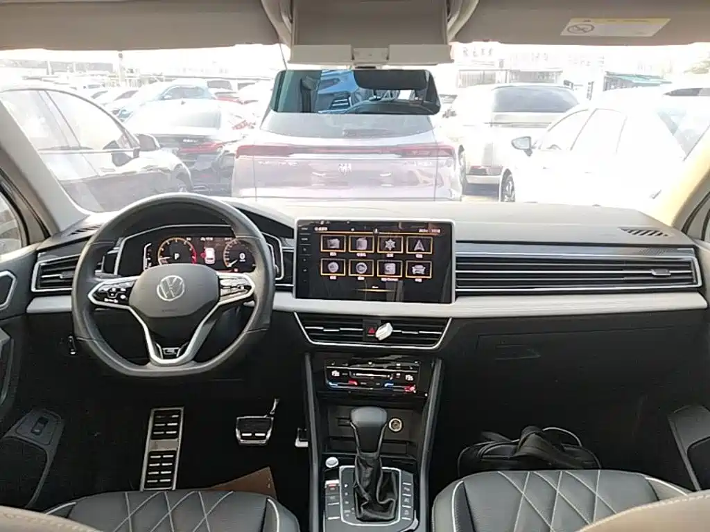 Volkswagen Tiguan L — фото 9