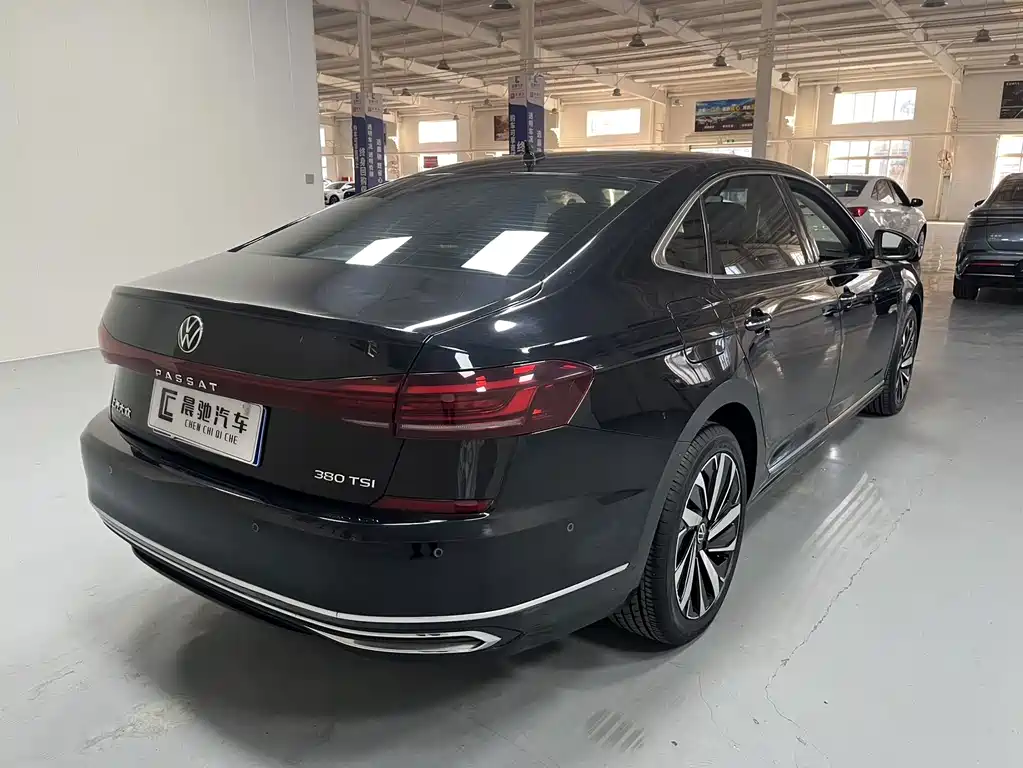 Volkswagen Passat — фото 4
