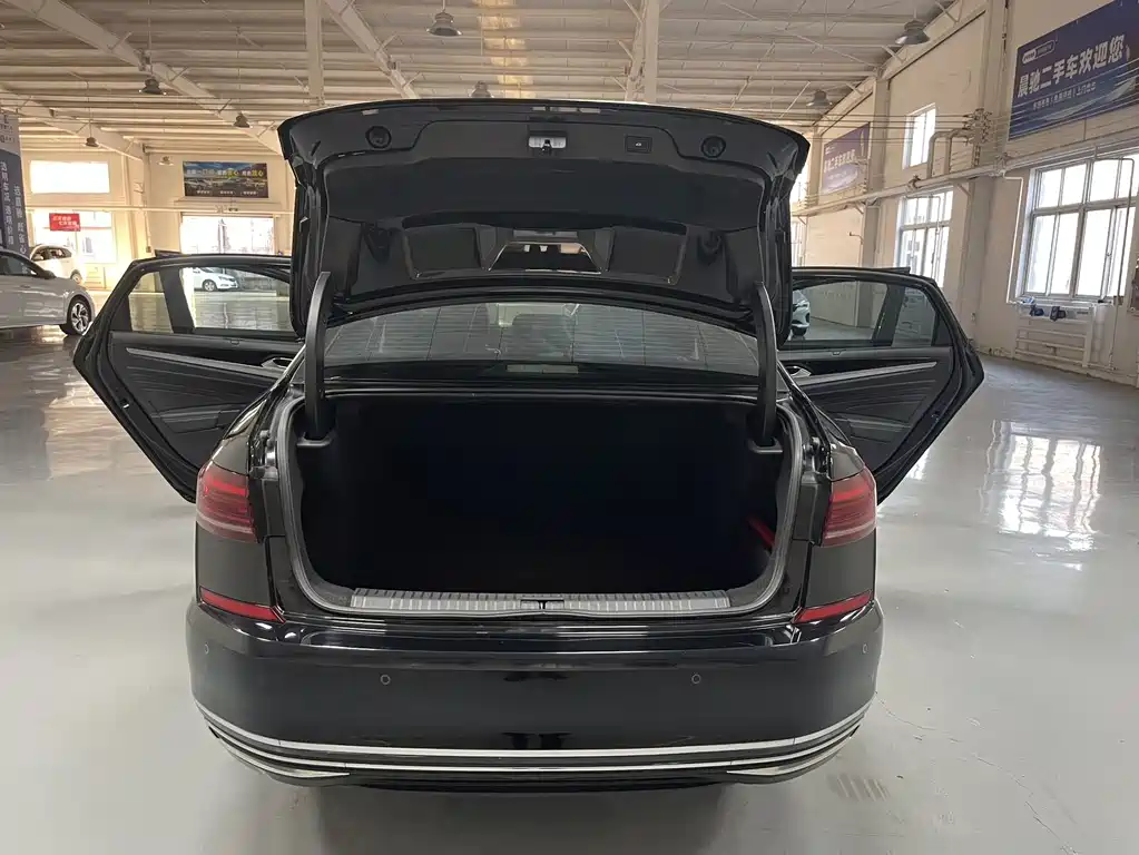 Volkswagen Passat — фото 8