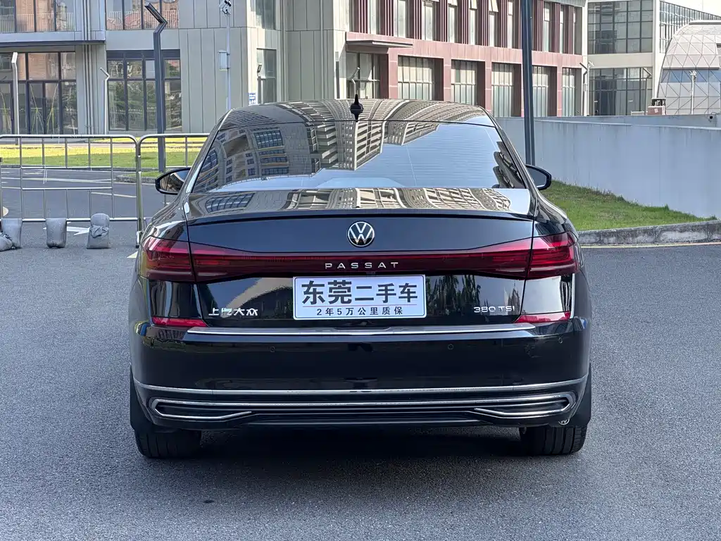 Volkswagen Passat — фото 11