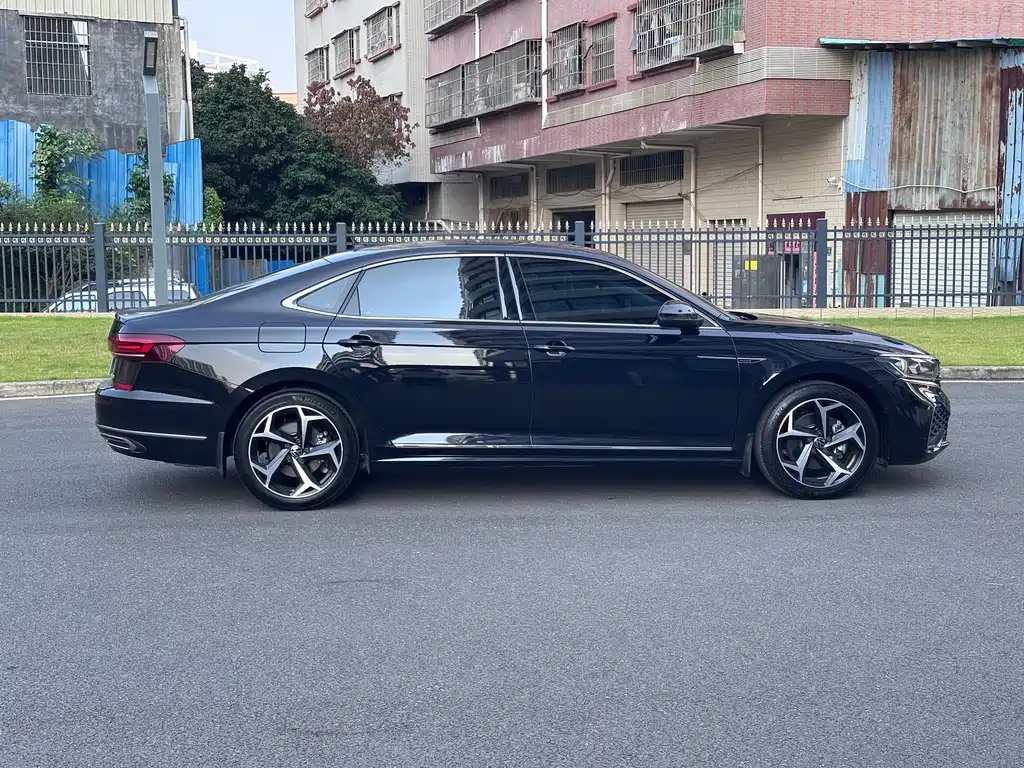 Volkswagen Passat — фото 14