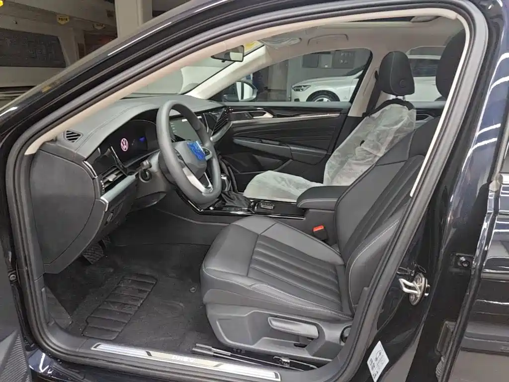 Volkswagen Passat PHEV — фото 15