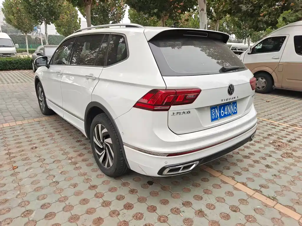 Volkswagen Tiguan L — фото 11