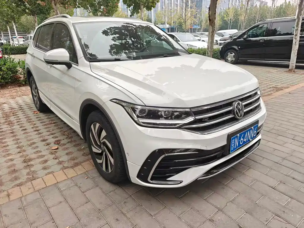 Volkswagen Tiguan L — фото 8