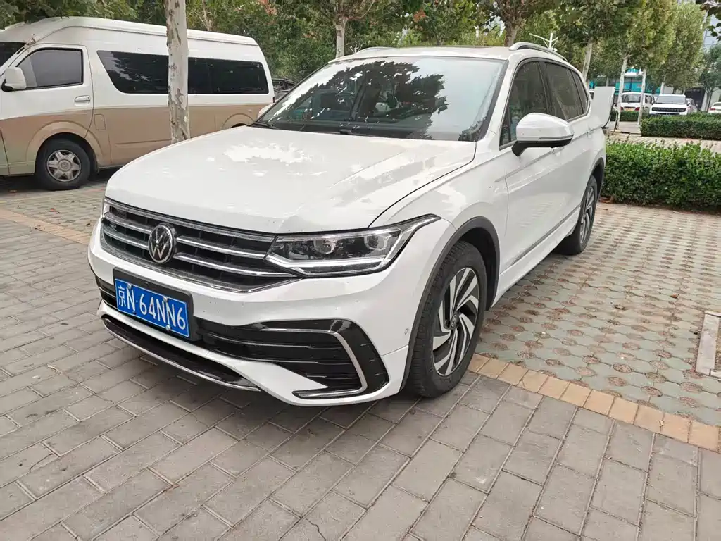 Volkswagen Tiguan L — фото 9