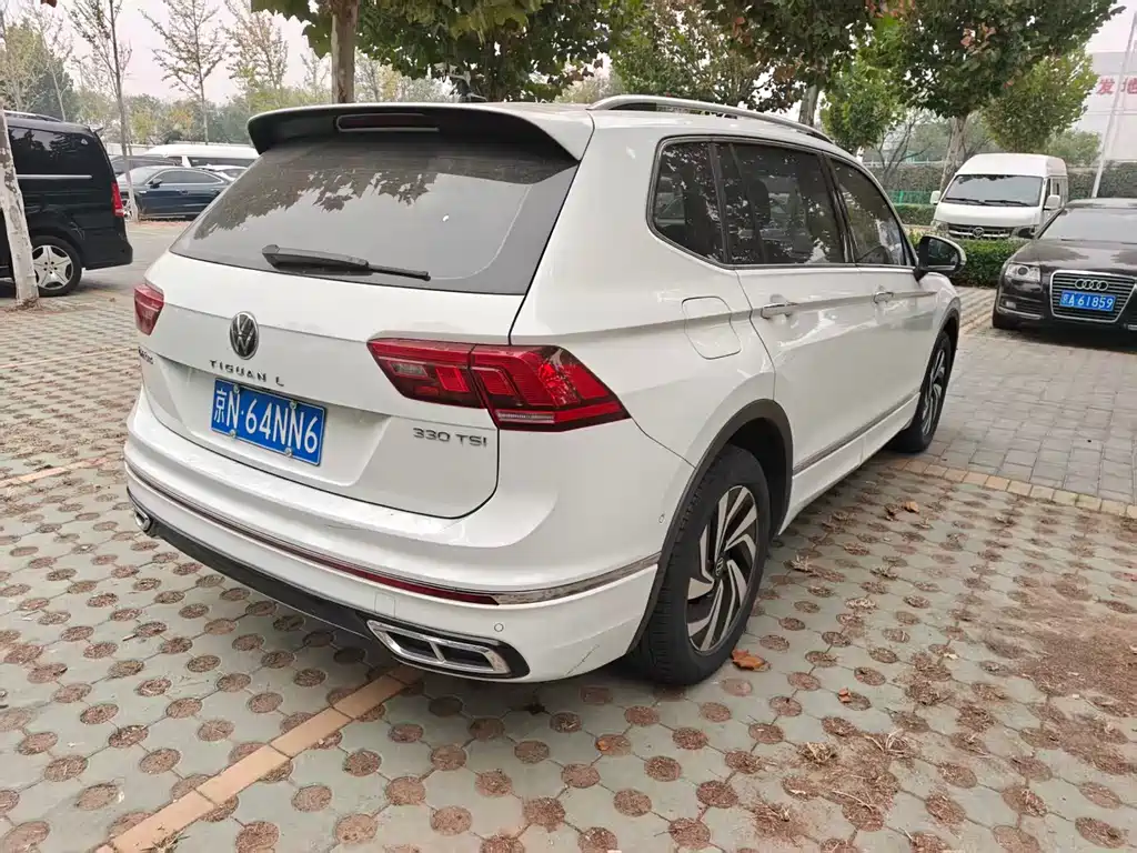 Volkswagen Tiguan L — фото 10