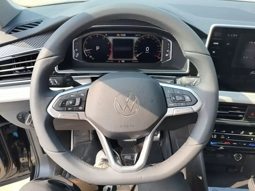Volkswagen Tiguan L — фото 10