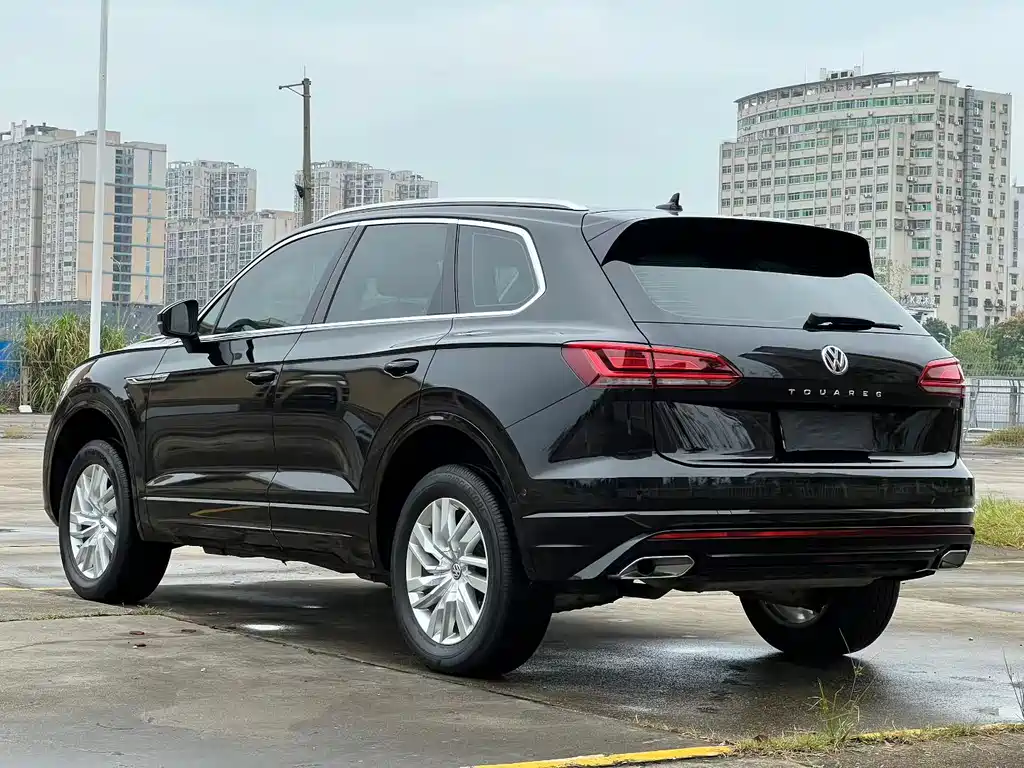 Volkswagen Touareg — фото 7