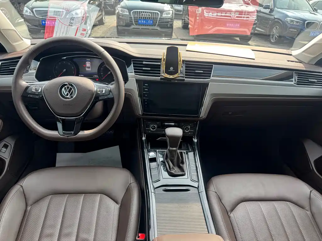 Volkswagen Phideon — фото 11