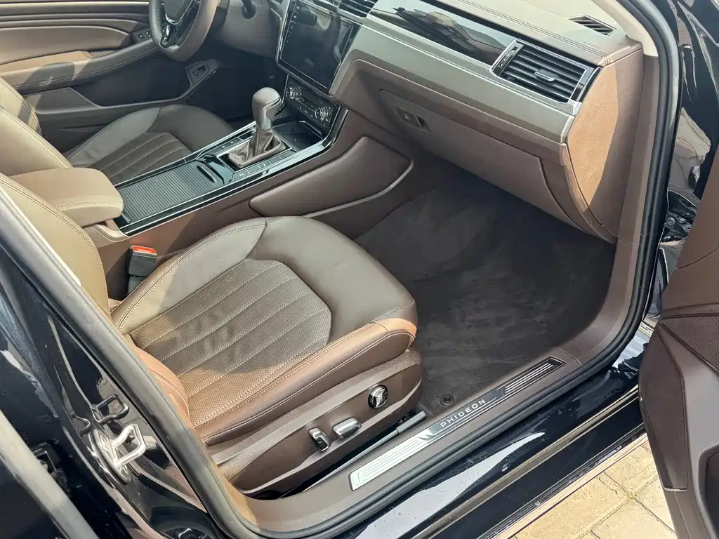 Volkswagen Phideon — фото 13