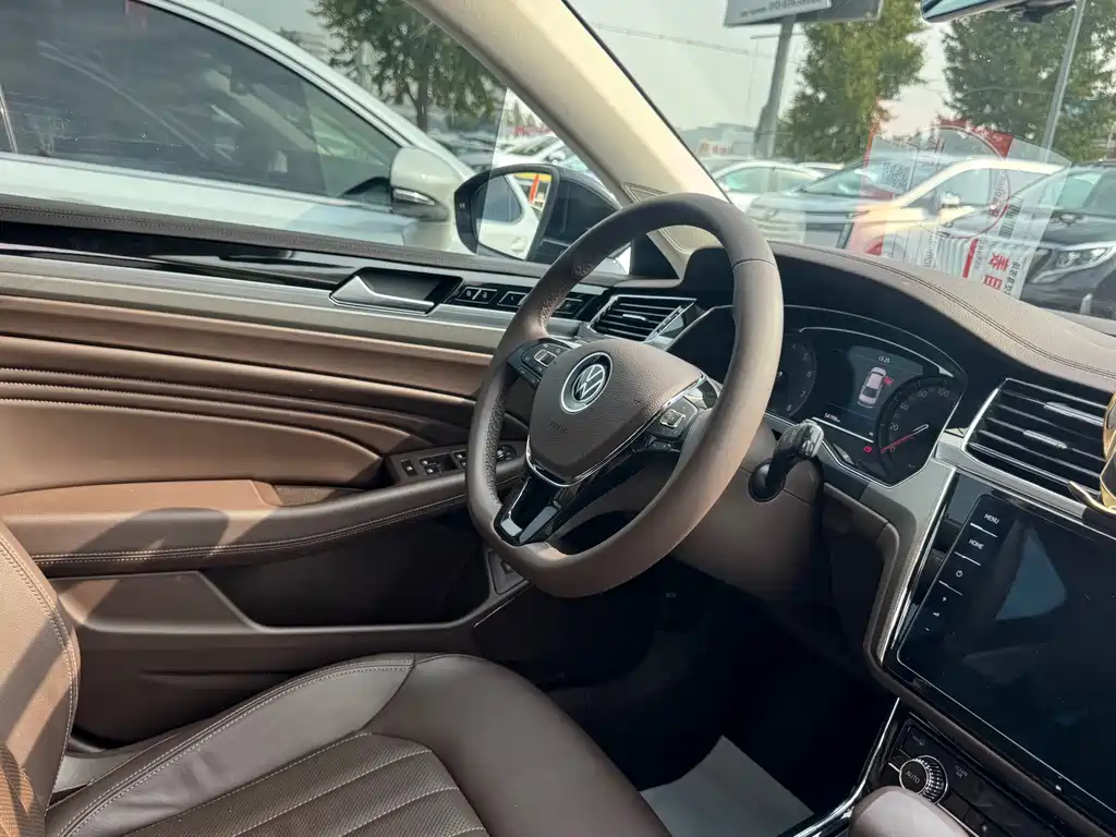 Volkswagen Phideon — фото 14