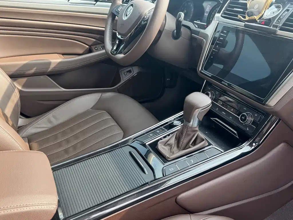 Volkswagen Phideon — фото 15