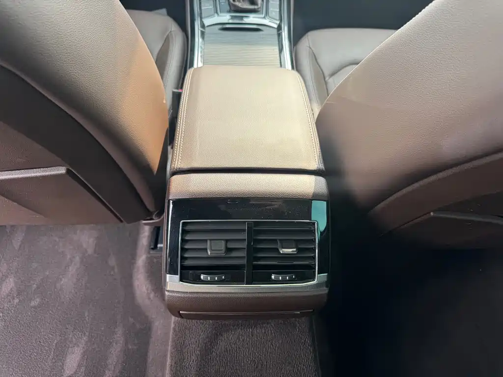 Volkswagen Phideon — фото 10