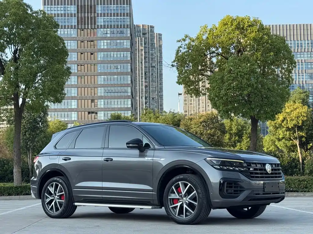 Volkswagen Touareg — фото 19