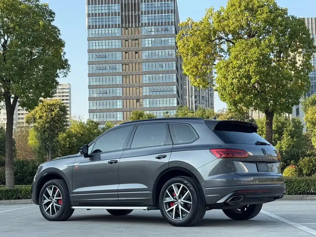 Volkswagen Touareg — фото 6