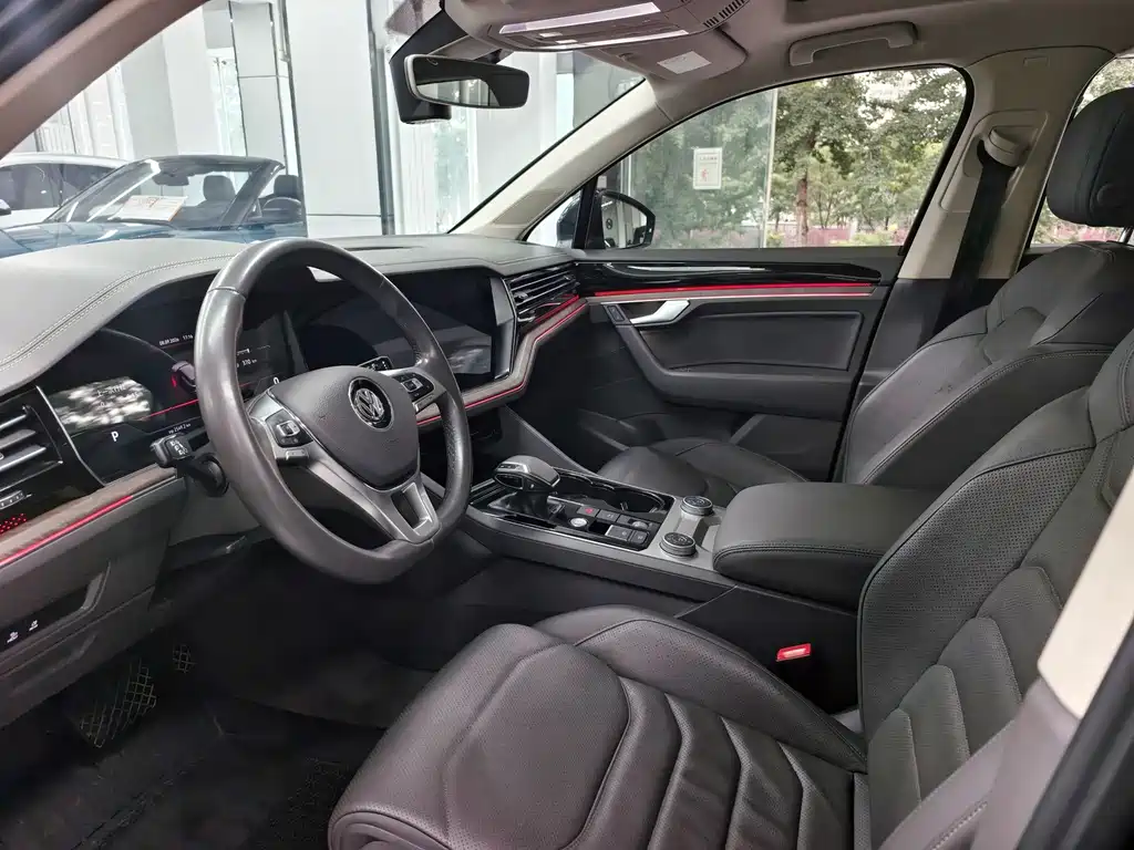 Volkswagen Touareg — фото 11